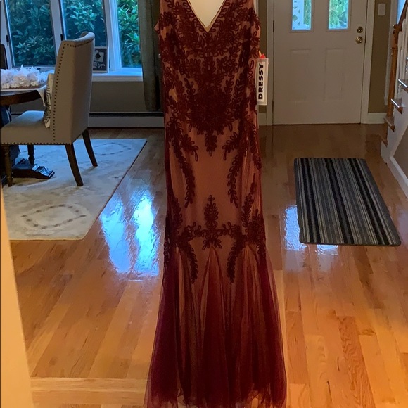 Cranberry gown - Picture 2 of 4